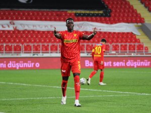 Göztepe, Cherif Ndiaye İle 3 Yıllık Sözleşme İmzaladı