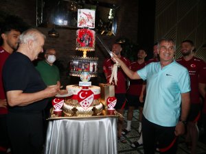 Şenol Güneş’in Doğum Günü Kutlandı