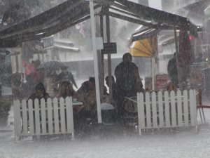 Edirne’de Sağanak Yağış Etkili Oldu