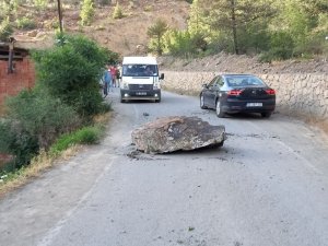 Artvin’in Yusufeli İlçesinde Yol İnşaatı Sırasında Yapılan Patlatmada Facianın Eşiğinden Dönüldü