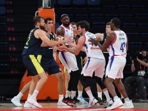 Anadolu Efes Seride 1-0 Öne Geçti