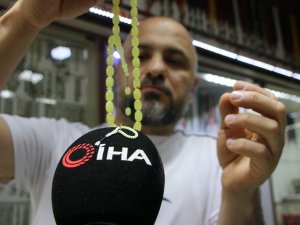 50 Milyon Yıllık Fosil Damla Kehribardan Dünyanın En Küçük Tespihini Yaptı