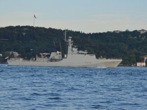 İ̇ngiliz Savaş Gemisi ’Hms Trent’ İ̇stanbul Boğazı’ndan Geçti