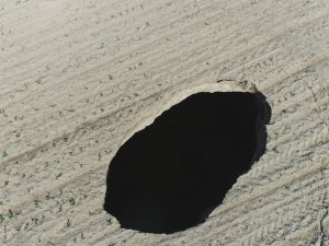 Konya’da Pancar Tarlasında Korkutan Obruk