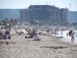 Tatilciler Çeşme’ye Akın Etti