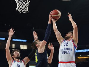 Anadolu Efes, Seride 2-0 Öne Geçti