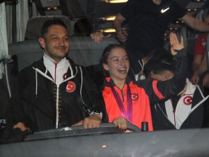 Dünya Şampiyonu Cimnastikçiye Memleketinde Görkemli Karşılama