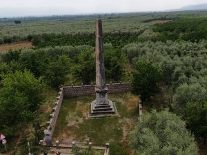 Roma Dönemine Ait 12 Metre Yüksekliğinde Anıt Mezar 2 Bin Yıldır Ayakta