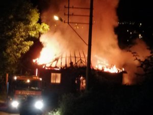 Samsun’da 2 Katlı Ev Kül Oldu