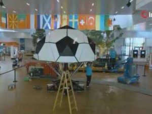 Avrupa Futbol Şampiyonası İçin Lego’lardan Dünyanın En Büyük Futbol Topu Yapıldı