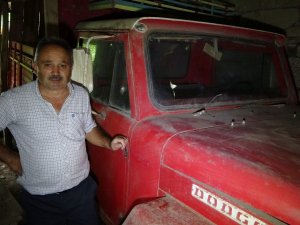 42 Yıl Önce Garaja Konulan Kamyonet Bir Kere Bile Dışarı Çıkartılmadı