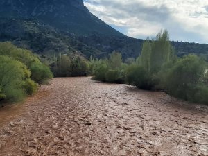Sakarya Nehri Kızıla Boyandı