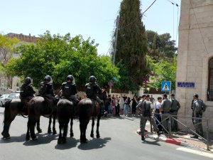 İ̇srail Mahkemesi Önünde İ̇srail Güçleri Ve Filistinliler Arasında Arbede: 1 Gözaltı, 2 Yaralı