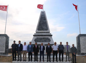Vali Kemal Çeber, Pazar Sahil Müfrezesi Şehitliğini Ziyaret Ederek İncelemelerde Bulundu