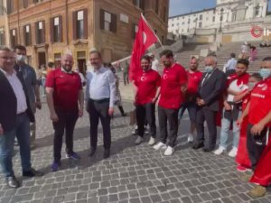Bakan Kasapoğlu, İ̇talya’da Taraftarlarla Milli Maç Heyecanını Yaşadı