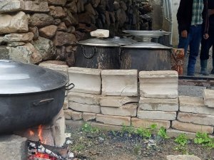 2 Bin Metrede Afetlerden Korunmak İçin Kurban Kestiler
