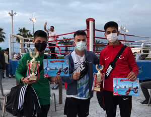 Çaykur Rizesporlu 2 Boksör Batum'da Altın Madalya Kazandı