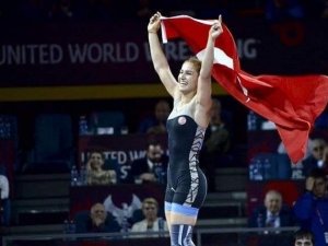Buse Tosun, Poland Open Güreş Turnuvası’nda Gümüş Madalya Kazandı