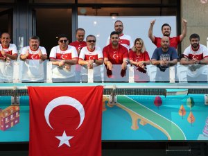 Bakü’de Tribünler Tek Yürek