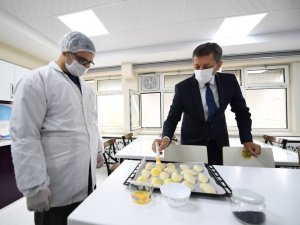 Bakan Selçuk, Öğrencilerle Pasta Yaptı