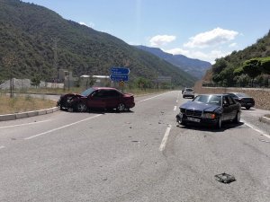 Gümüşhane’de Trafik Kazası: 3 Yaralı