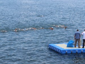 Dünya Sağlık Çalışanları Ve Dostluk İçin Sochi’den Giresun’a Yüzdüler