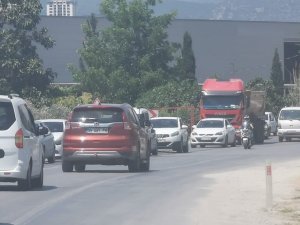 Kuşadası’na Yazlıkçı Akını: 1 Günde 10 Binden Fazla Araç Giriş Yaptı