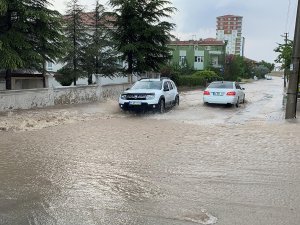 Başkent’te Sağanak Yağış Sonrası Meydana Gelen Sel Hayatı Olumsuz Etkiledi
