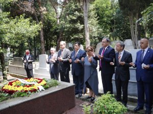 Ali Sami Yen Ve Metin Oktay Kabri Başında Anıldı