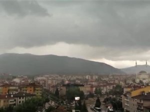 Karabük’te Yıldırım Düşme Anbean Kaydedildi