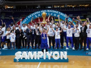 Anadolu Efes Bir Alanda Daha Finalde