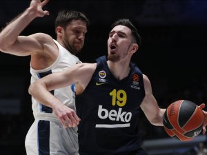 Nando De Colo 1 Yıl Daha Fenerbahçe’de