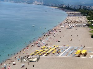 Antalya’da Termometreler 43’ü Gösterdi, Sahiller Doldu Taştı