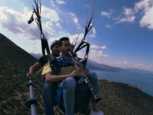Eğirdir Gölü’ndeki Su Kaybına Dikkat Çekmek İçin Gökyüzünde Klarnet Çaldı