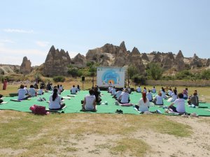 Hindistanlılar Uluslararası Yoga Günü’nü Kapadokya’da Kutladı