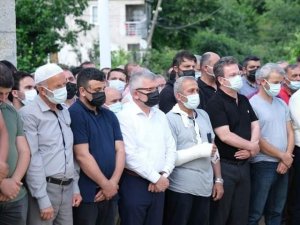 Anne Ve Oğlu Toprağa Verildi