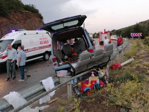 Gümüşhane’de Tırın Kayan Dorsesi Minibüse Çarptı: 7 Yaralı