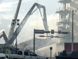 Florida’da Çöken Binada Ölü Sayısı 5’e Yükseldi