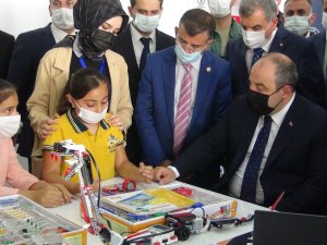 Bakan Varank Açılışlarını Yaptığı Merkezleri Ziyaret Etti