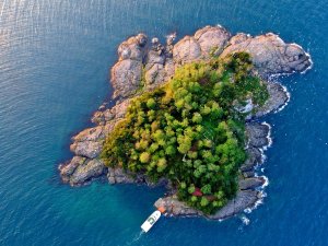 Karadeniz’in Yaşanılabilir Tek Adası Ziyaretçilerini Ağırlamaya Yeniden Başladı
