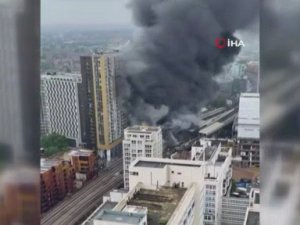 Londra’da Tren İstasyonunda Korkutan Yangın