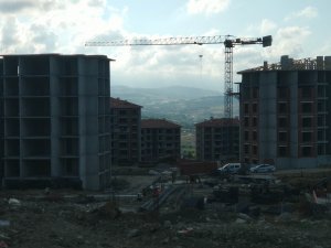 6. Kattan Düşen İnşaat İşçisi Ağır Yaralandı