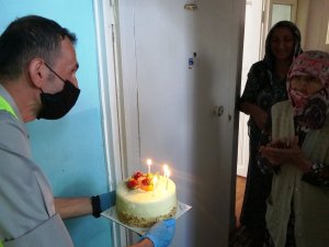 123 Yaşına Giren Ayşe Nineye Sürpriz Doğum Günü