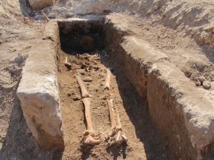 Roma Çeşmesinin Yanında Bin Yıllık İskelet Bulundu
