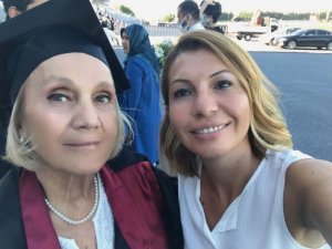 74 Yaşında Cerrahpaşa Tıp Fakültesi’nden Mezun Oldu