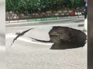 Bursa’da Sağanak Yağış Sonrası Yol Çöktü