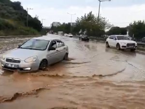 Bursa-i̇stanbul Yolu Sular Altında Kaldı