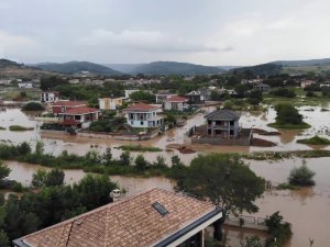 İ̇stanbul’da Yoğun Yağış Etkili Oldu
