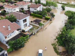 İ̇stanbul’da Etkili Olan Sağanak Yağış Vatandaşlara Zor Anlar Yaşattı