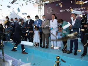 Ebru Yaşar Ortaokulu Coşkuyla Açıldı